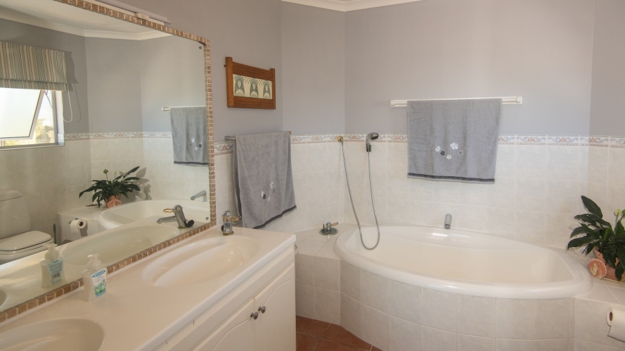 5 Bedroom Property for Sale in Hersham Western Cape